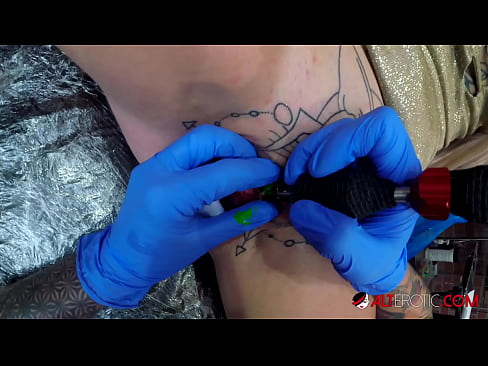 ❤️ Sully Savage, o bunăciune extrem de tatuată, și-a făcut un tatuaj pe clitorisul ei ❤❌ at us ro.pornolymp.ru ❌